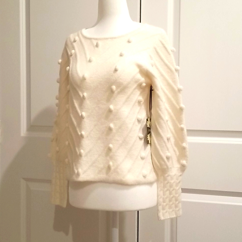 Ivory sweater cute and chic size xs